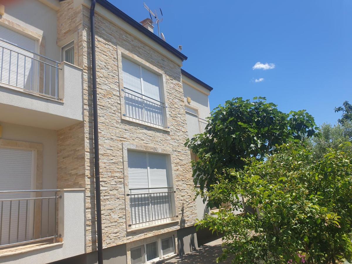 Apartmani Bepo Sveti Filip i Jakov Esterno foto