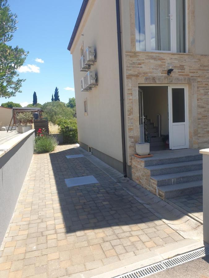 Apartmani Bepo Sveti Filip i Jakov Esterno foto