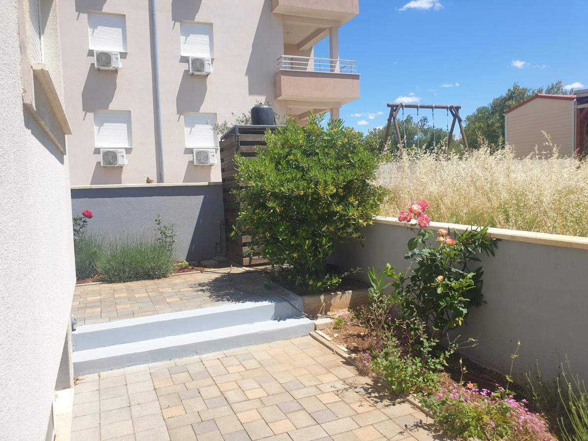 Apartmani Bepo Sveti Filip i Jakov Esterno foto