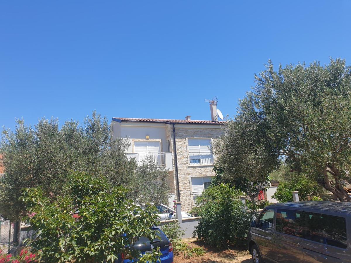 Apartmani Bepo Sveti Filip i Jakov Esterno foto