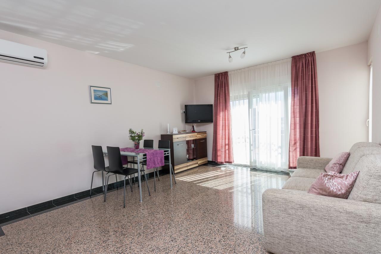Apartmani Bepo Sveti Filip i Jakov Esterno foto