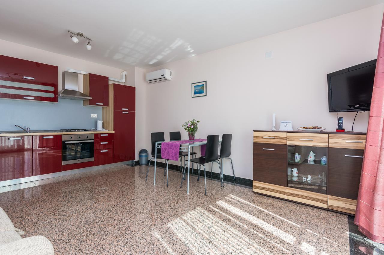 Apartmani Bepo Sveti Filip i Jakov Esterno foto