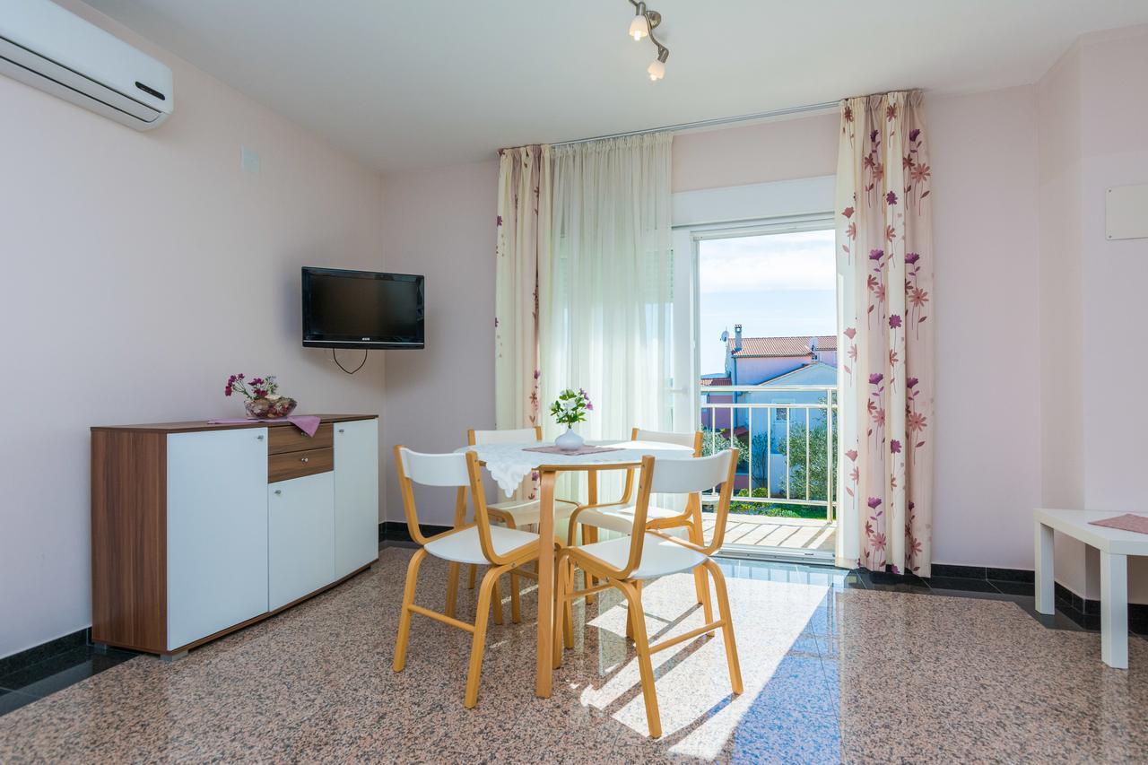 Apartmani Bepo Sveti Filip i Jakov Esterno foto